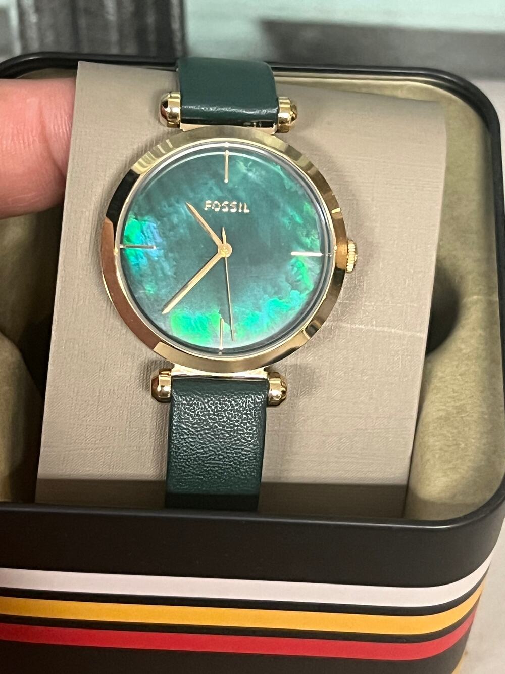 Fossil BQ3547 is a women's analog dress watch from the popular Tillie collection